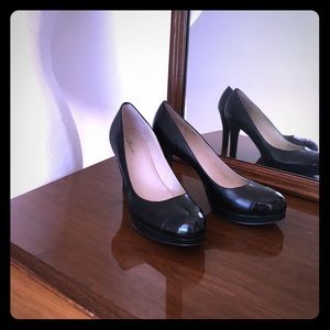 TAHARI  high heels pumps
